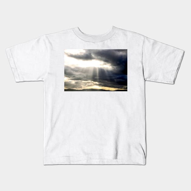 after the storm Kids T-Shirt by dw-fotografie